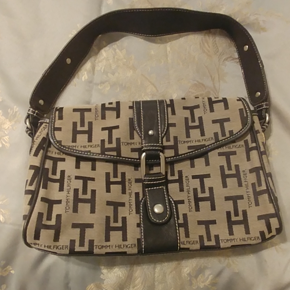🔴 Bogo sale Tommy Hilfiger purse